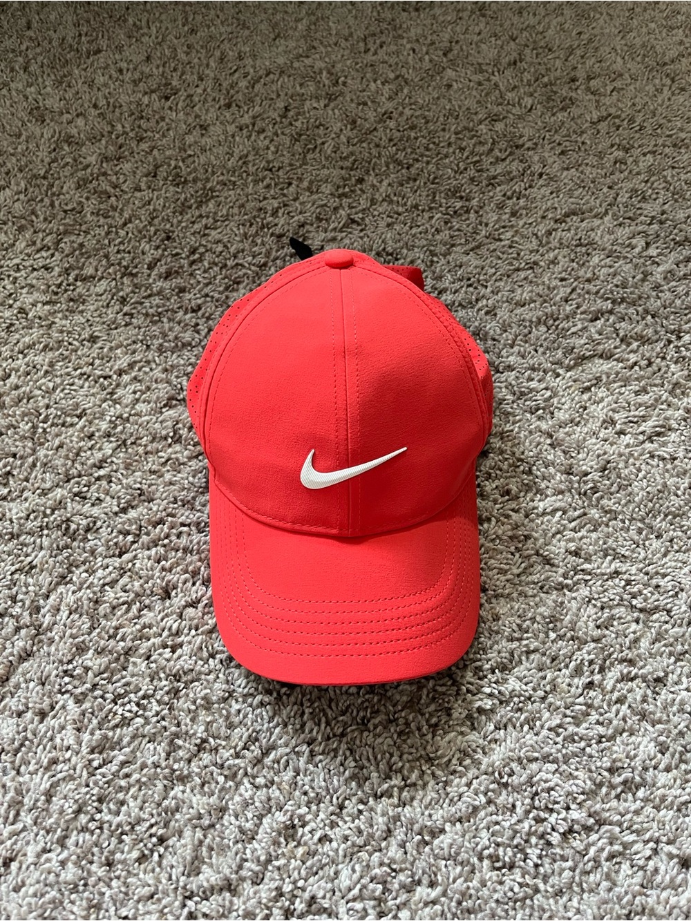 Nike Golf Women’s Hot Pink Baseball Cap Dri-Fit Heritage86 with White Swoosh